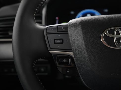 Used 2025 Toyota Camry SE image 23