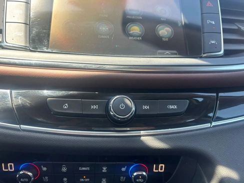 Used 2018 Buick Enclave Avenir w/ Avenir Technology Package AWD/4WD image 15