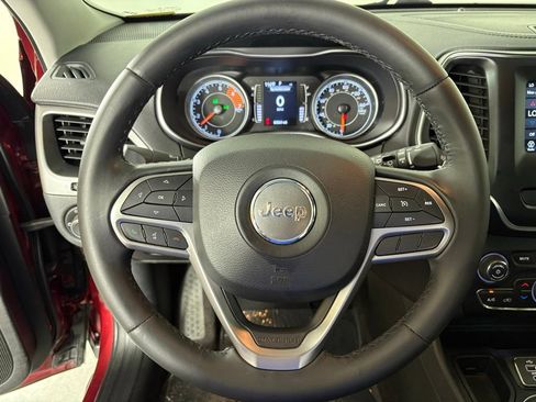 Used 2019 Jeep Cherokee Latitude Plus w/ Comfort/Convenience Group FWD image 19