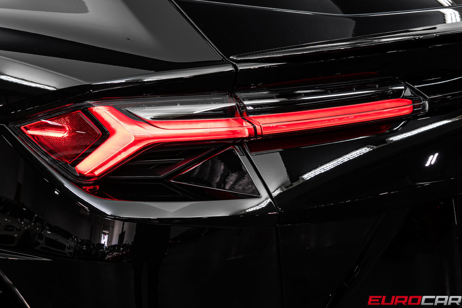 Used 2023 Lamborghini Urus Performante AWD/4WD image 25