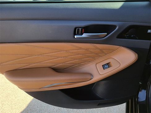 Used 2020 Toyota Avalon Limited image 10