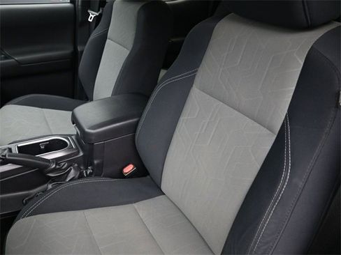 Used 2020 Toyota Tacoma TRD Sport w/ Blackout Package image 17