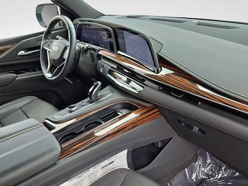 Used 2024 Cadillac Escalade Premium Luxury AWD/4WD image 41