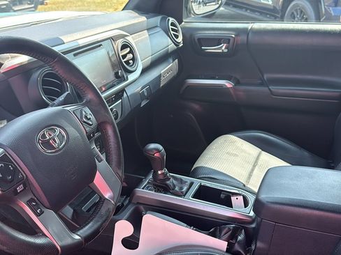 Used 2019 Toyota Tacoma Limited AWD/4WD image 15
