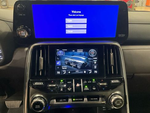 Used 2022 Lexus LX 600 4WD w/ Luxury Package image 21