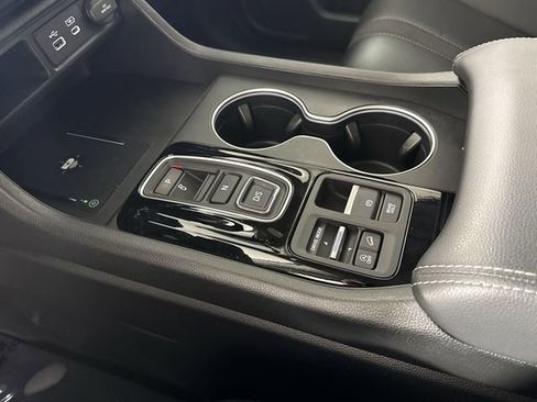 Used 2025 Honda Pilot Touring image 18