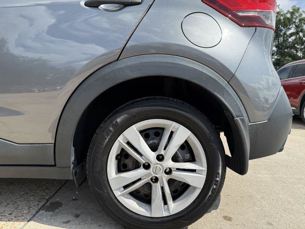 Used 2019 Nissan Kicks S FWD image 9