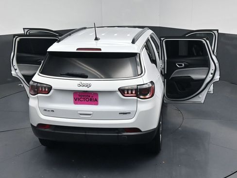 Used 2022 Jeep Compass Latitude AWD/4WD image 24