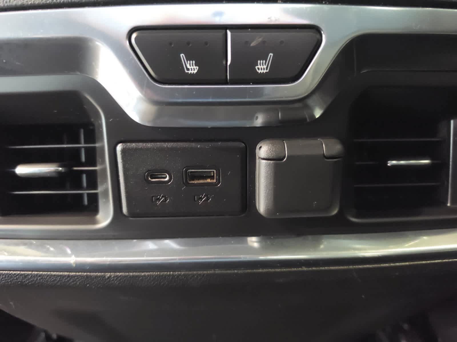 Used 2019 Chevrolet Silverado 1500 High Country AWD/4WD image 32