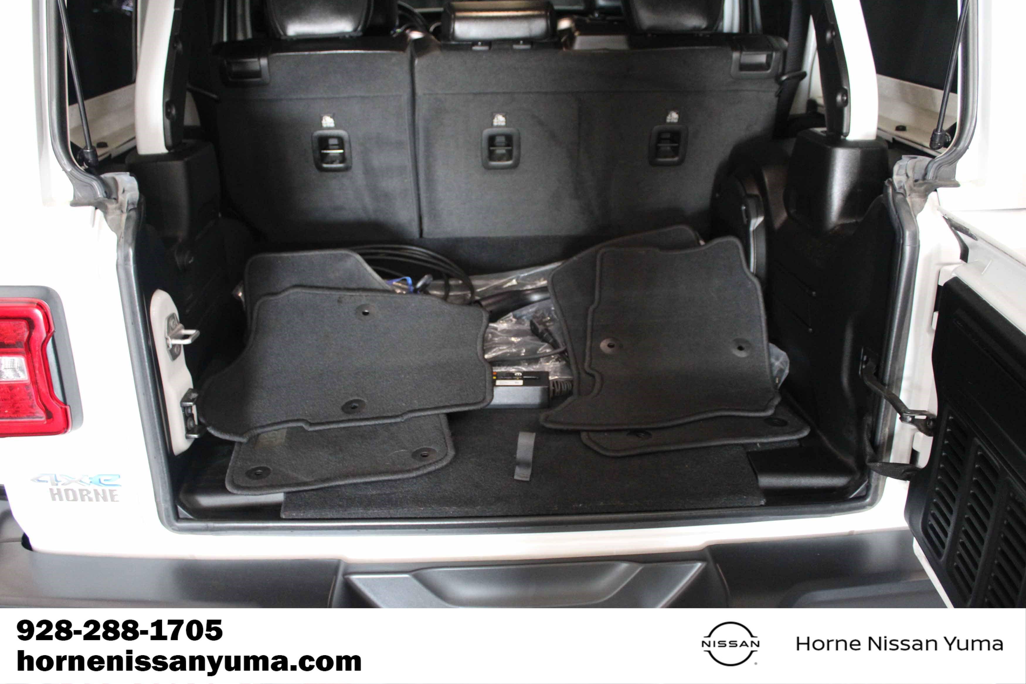 Used 2022 Jeep Wrangler Unlimited Sahara AWD/4WD image 8