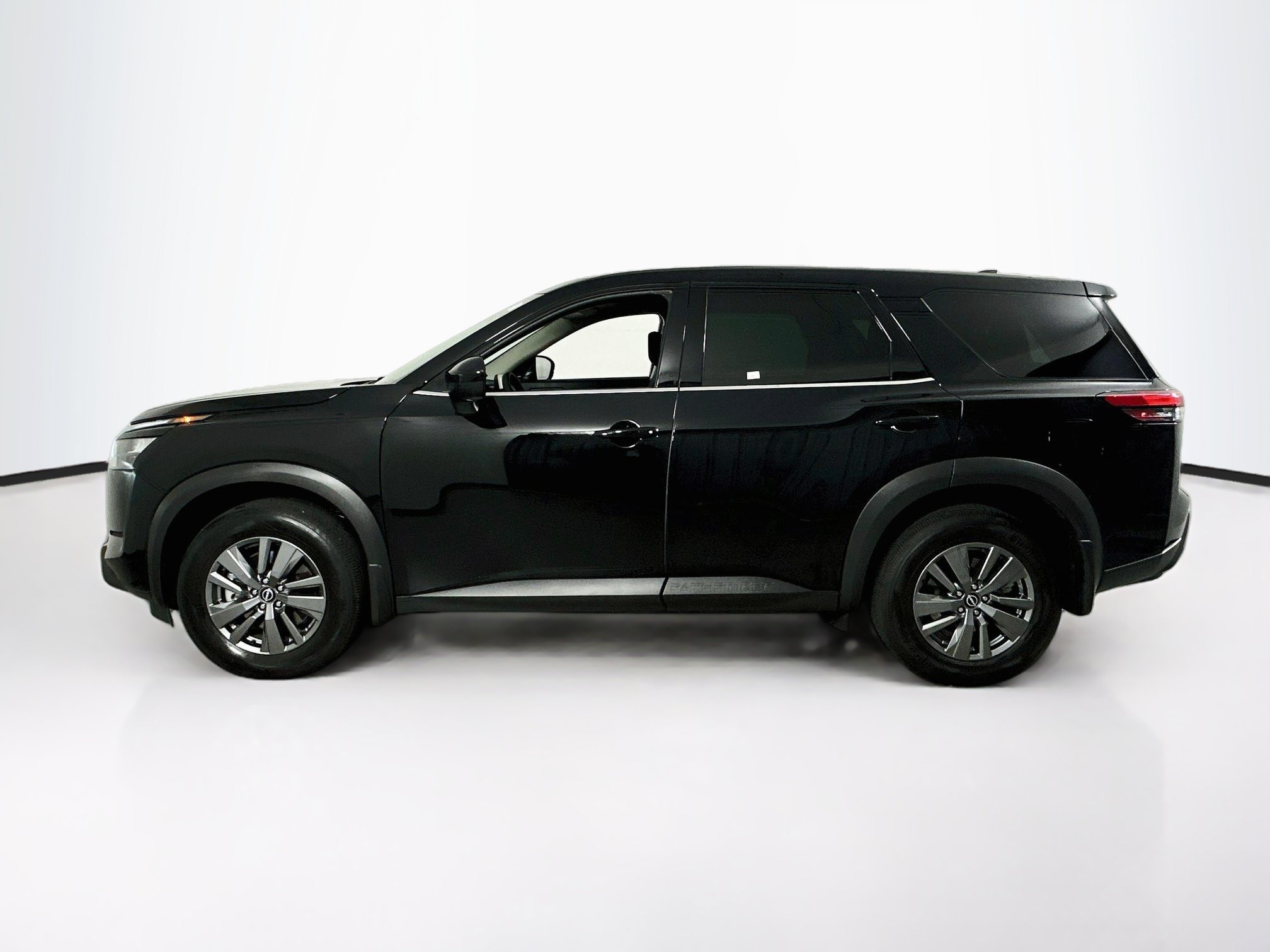 Used 2025 Nissan Pathfinder S FWD image 8