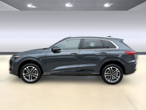 Used 2025 Audi Q5 Premium w/ Convenience Package AWD/4WD image 2