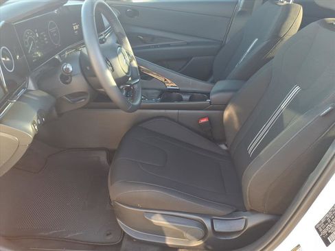 Certified 2025 Hyundai Elantra SEL image 22