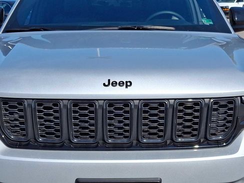 Used 2025 Jeep Grand Cherokee Altitude image 34