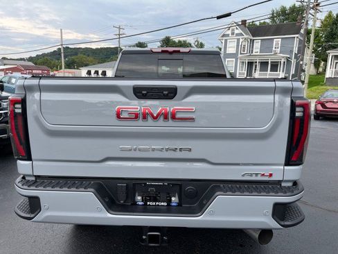 Used 2025 GMC Sierra 2500 AT4 AWD/4WD image 4