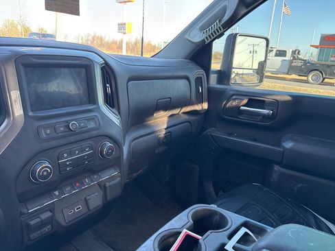 Used 2023 Chevrolet Silverado 2500 Custom w/ Custom Value Package image 10