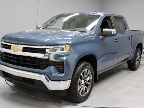 Used 2024 Chevrolet Silverado 1500 LT AWD/4WD image 6
