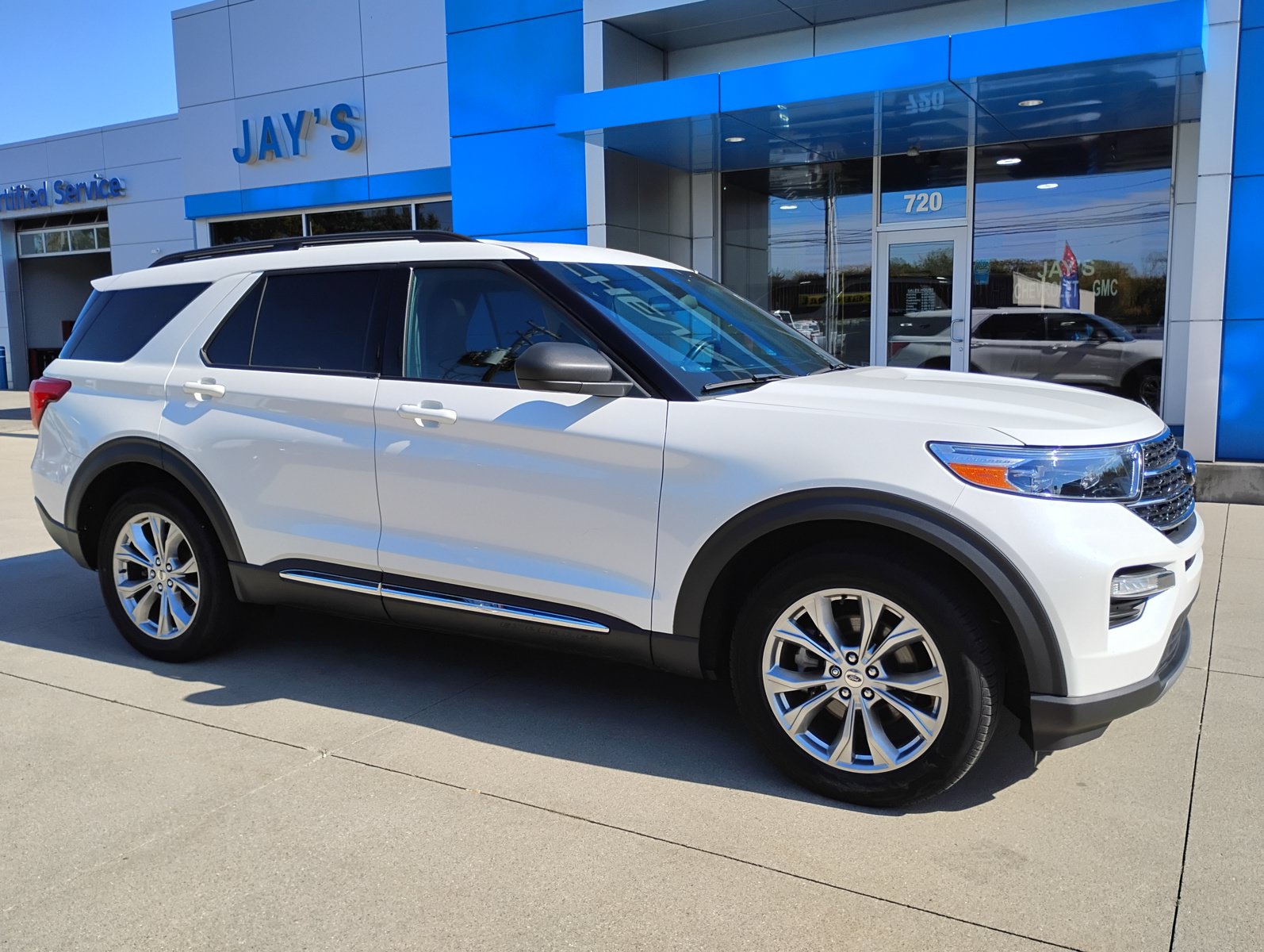 Used 2020 Ford Explorer XLT w/ Equipment Group 202A AWD/4WD image 5