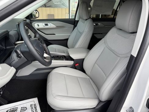 New 2026 Ford Explorer Active w/ Active Comfort Package image 10