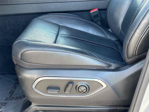 Used 2024 Jeep Wagoneer L Series II RWD image 23