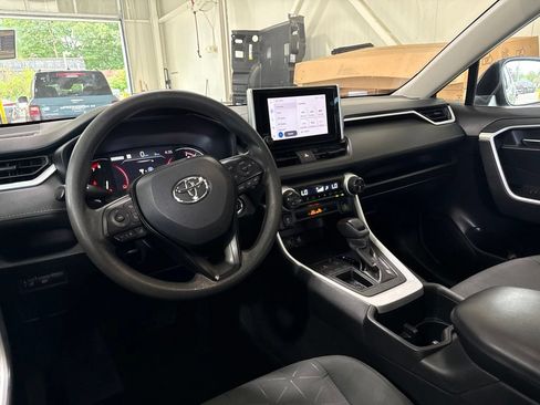Used 2024 Toyota RAV4 XLE FWD image 15