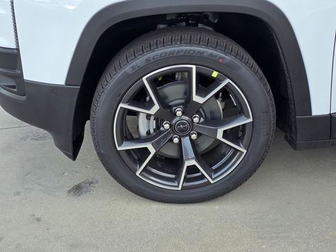 New 2026 Jeep Cherokee Overland w/ Advanced Pro Tech Group image 4