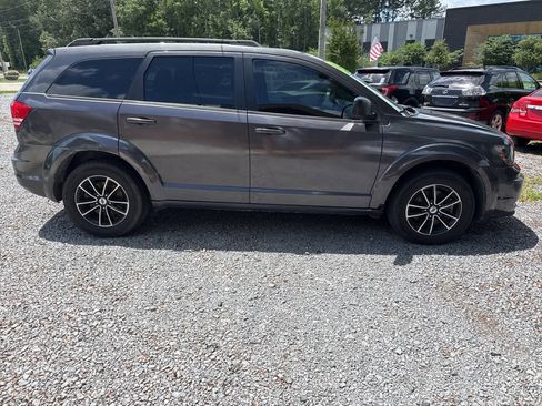 Used 2018 Dodge Journey SE w/ Popular Equipment Group FWD image 2