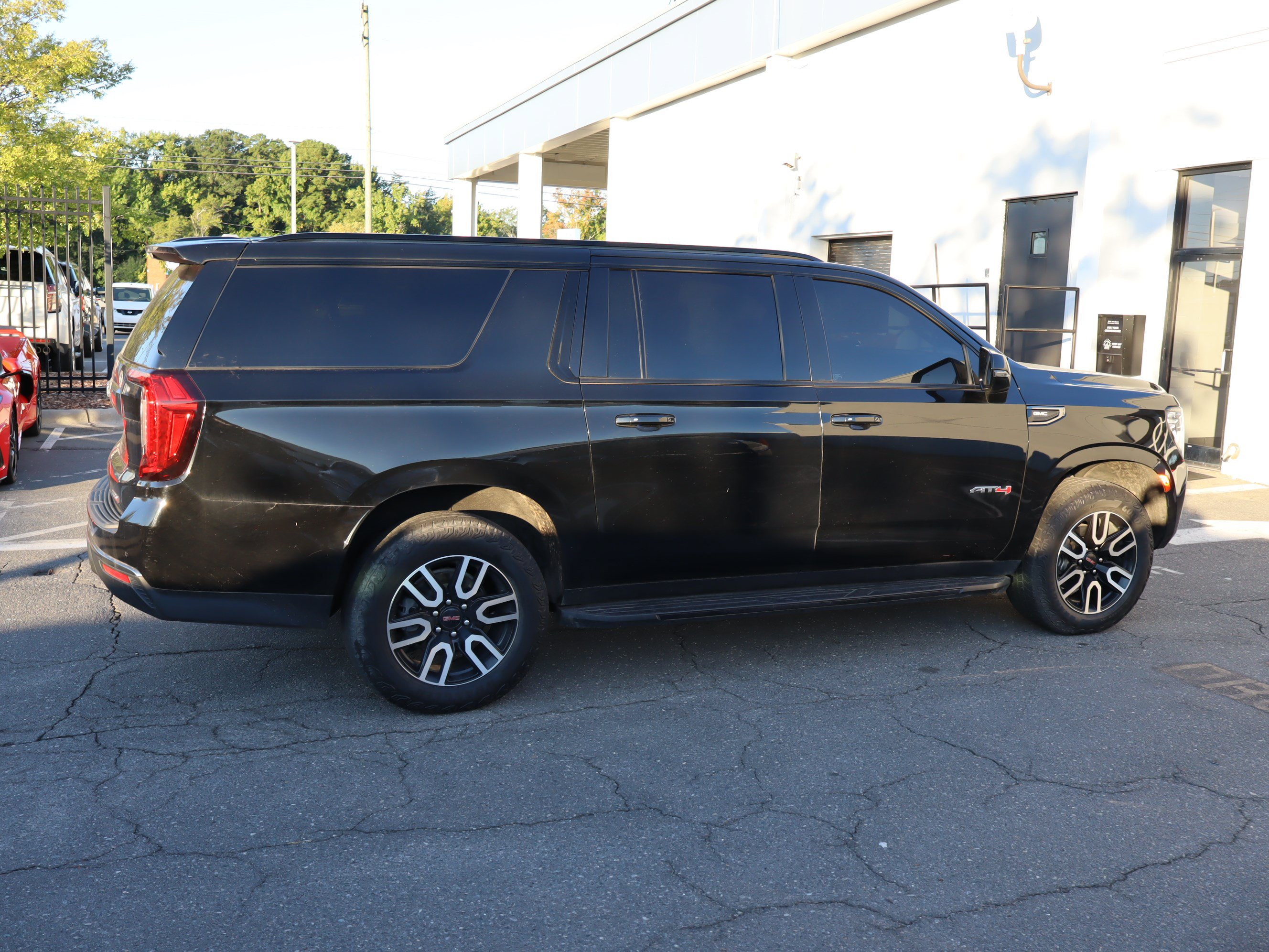 Used 2023 GMC Yukon XL AT4 AWD/4WD image 22