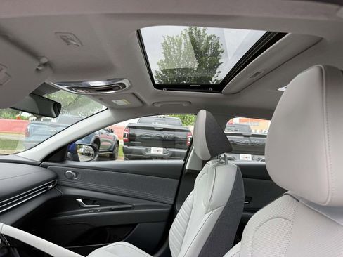 Used 2025 Hyundai Elantra Limited FWD image 5