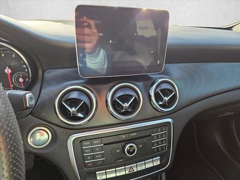 Used 2019 Mercedes-Benz GLA 250 GLA 250 image 16