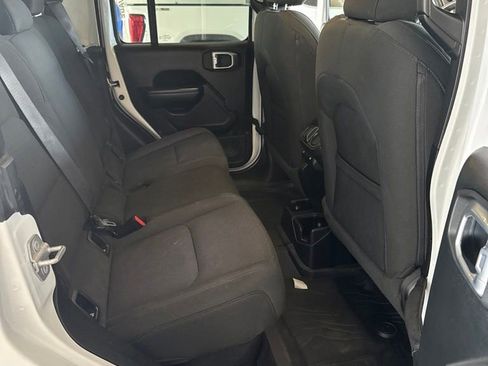 Used 2021 Jeep Gladiator Sport AWD/4WD image 9