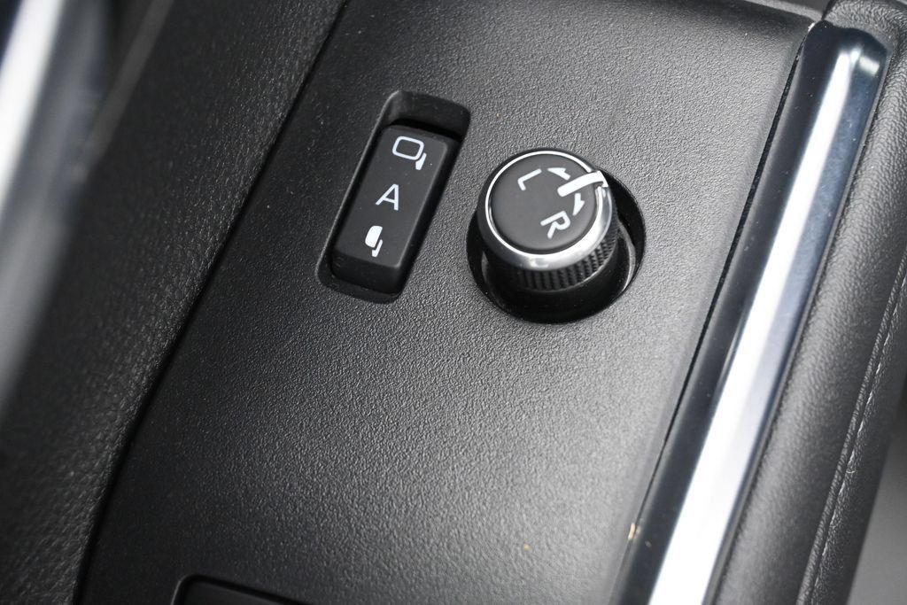 Certified 2024 Toyota Highlander Limited AWD/4WD image 12