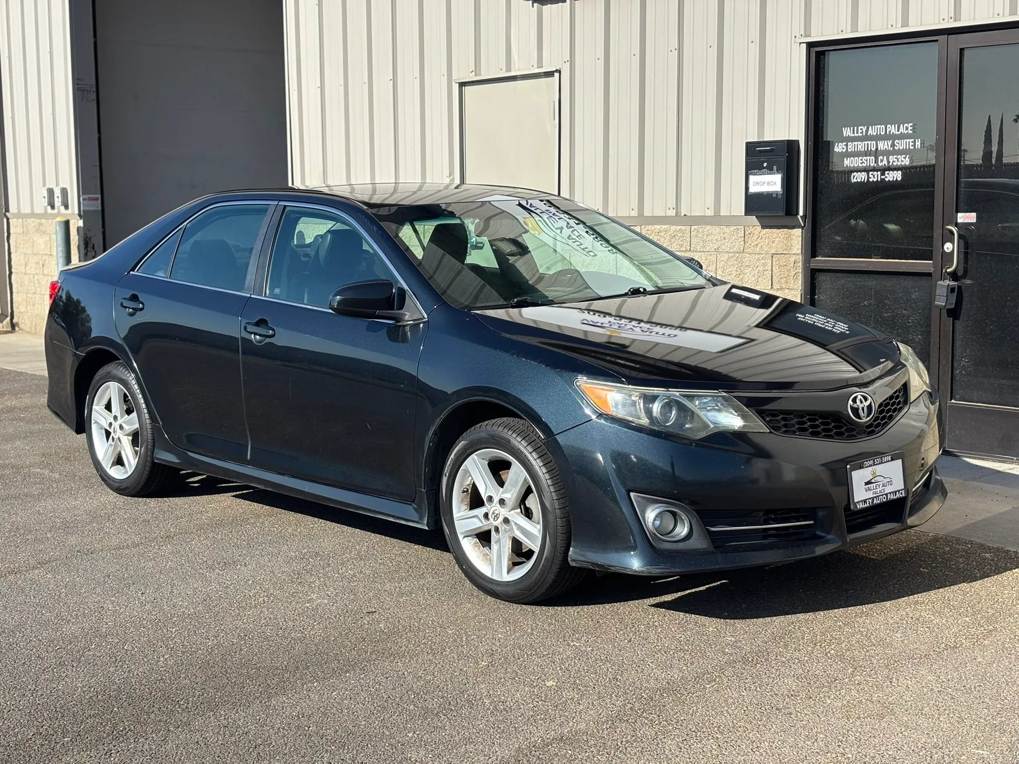 Used 2012 Toyota Camry SE w/ Convenience Pkg FWD image 1