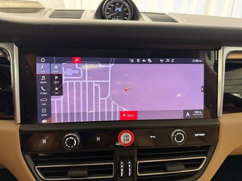 Certified 2026 Porsche Macan AWD/4WD image 21