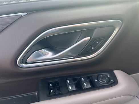 Used 2024 Chevrolet Suburban LT image 9