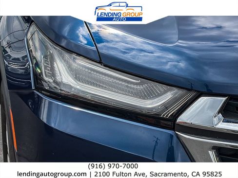 Used 2023 Chevrolet Traverse LT w/ Rear Camera Mirror Package AWD/4WD image 7