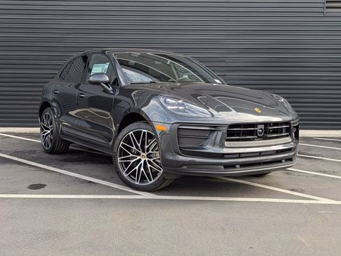 Certified 2026 Porsche Macan AWD/4WD image 9
