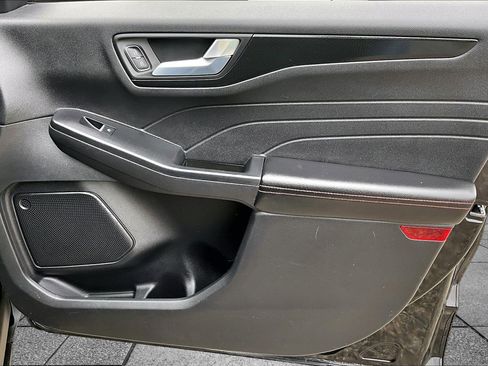 Certified 2022 Ford Escape SEL w/ SEL Stealth AWD Package image 19