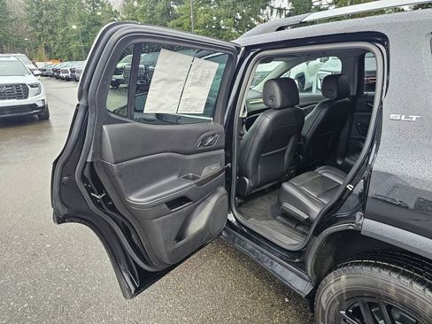 Used 2019 GMC Acadia SLT image 52