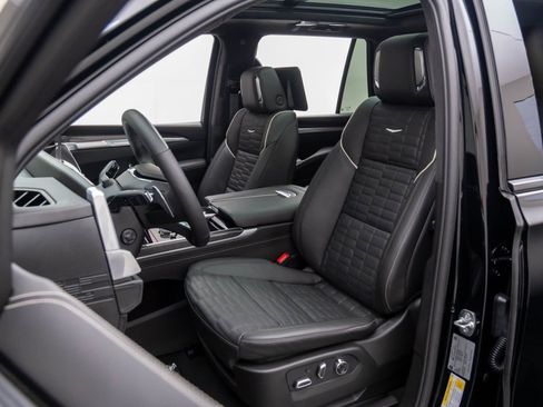 Certified 2025 Cadillac Escalade V w/ LPO, ONYX Package image 12