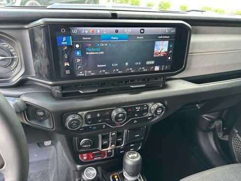 Used 2024 Jeep Wrangler Unlimited AWD/4WD image 20