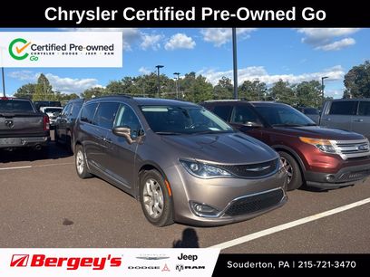 Used 2017 Chrysler Pacifica Touring-L w/ Tire & Wheel Group