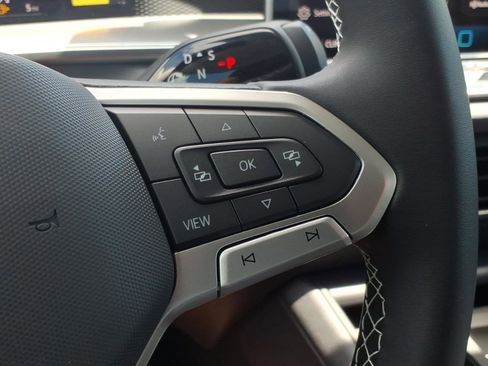 New 2026 Volkswagen Tiguan SE FWD image 18