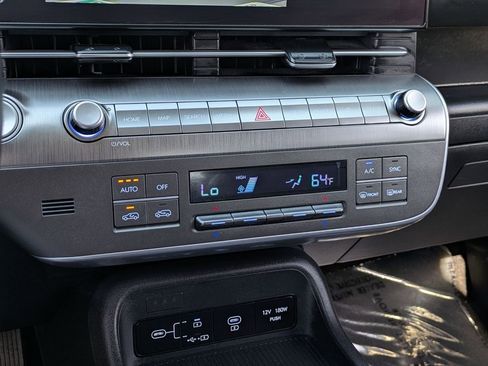 Used 2025 Hyundai Kona SEL FWD image 17