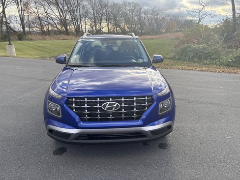 Used 2024 Hyundai Venue SEL image 2