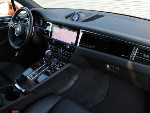 Used 2023 Porsche Macan image 26