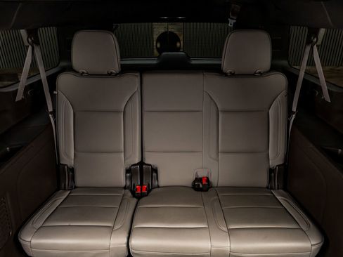 Used 2023 GMC Yukon XL SLT w/ SLT Premium Package image 36