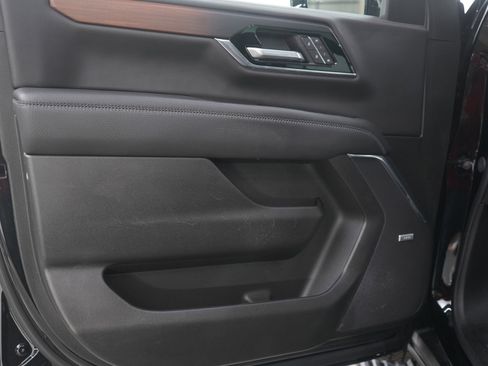 Used 2025 GMC Yukon Denali w/ Sun & Power Step Package image 22