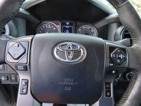 Used 2021 Toyota Tacoma TRD Sport image 18