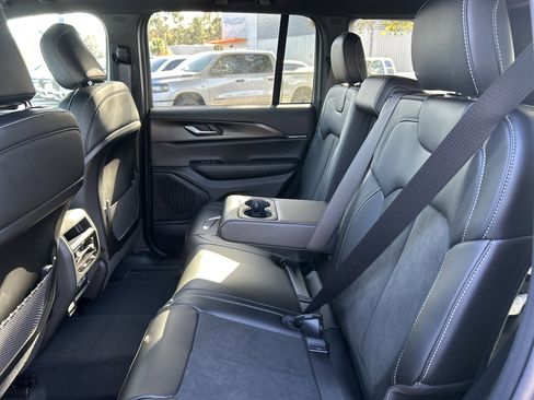 New 2025 Jeep Grand Cherokee Altitude image 33